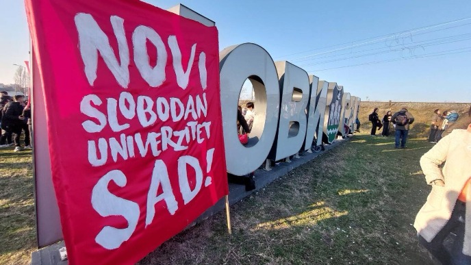 Skup podrške ispred suda